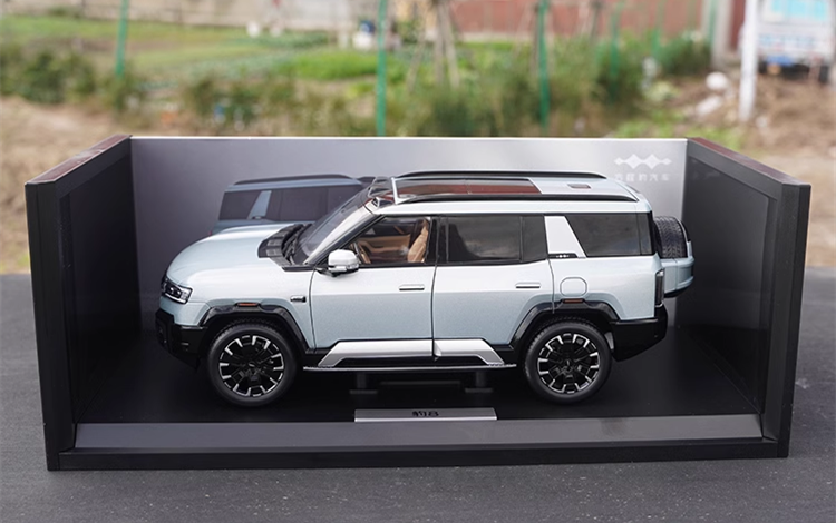 Original Factory 1:18 BYD Fang Cheng Bao Leopard 8 Alloy Diecast Scale Model with Full Opening Doors & Metal Chassis | Collectible Display Car Original Factory 1:18 BYD Fang Cheng Bao Leopard 8 Alloy Diecast Scale Model with Full Opening Doors & Metal Chassis | Collectible Display Car