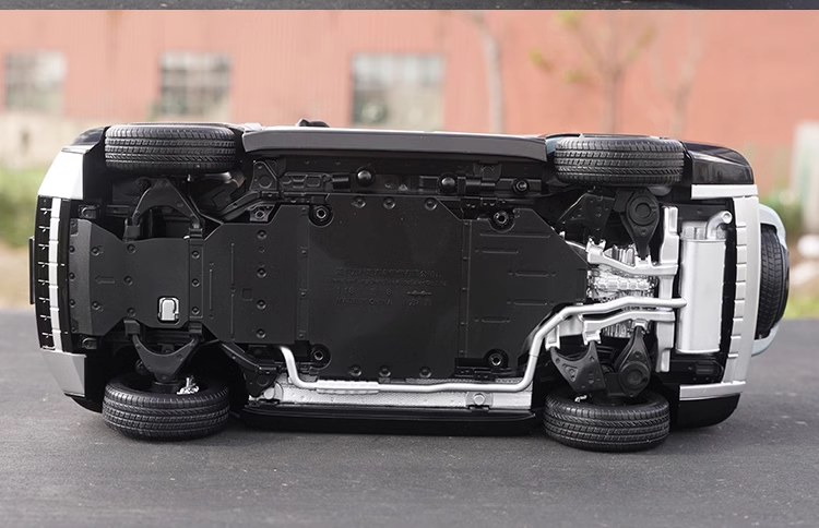 Original Factory 1:18 BYD Fang Cheng Bao Leopard 8 Alloy Diecast Scale Model with Full Opening Doors & Metal Chassis | Collectible Display Car Original Factory 1:18 BYD Fang Cheng Bao Leopard 8 Alloy Diecast Scale Model with Full Opening Doors & Metal Chassis | Collectible Display Car