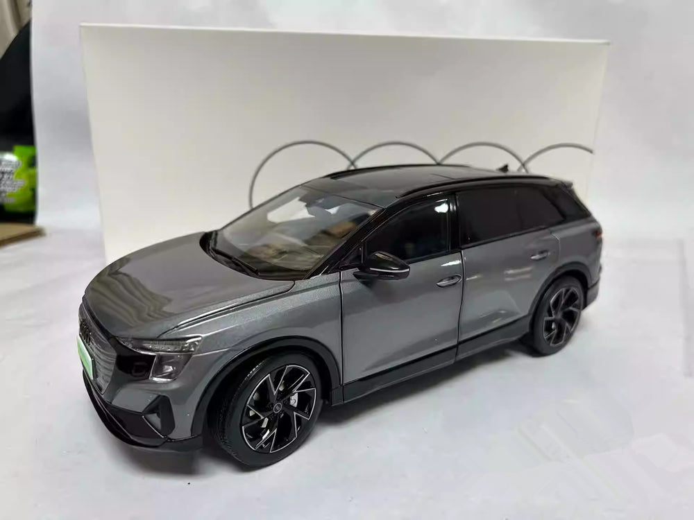 Original 1:18 Scale Audi Q5 e-tron Diecast Model Car β Full Alloy Body, Openable Doors, Working Steering Original 1:18 Scale Audi Q5 e-tron Diecast Model Car β Full Alloy Body, Openable Doors, Working Steering