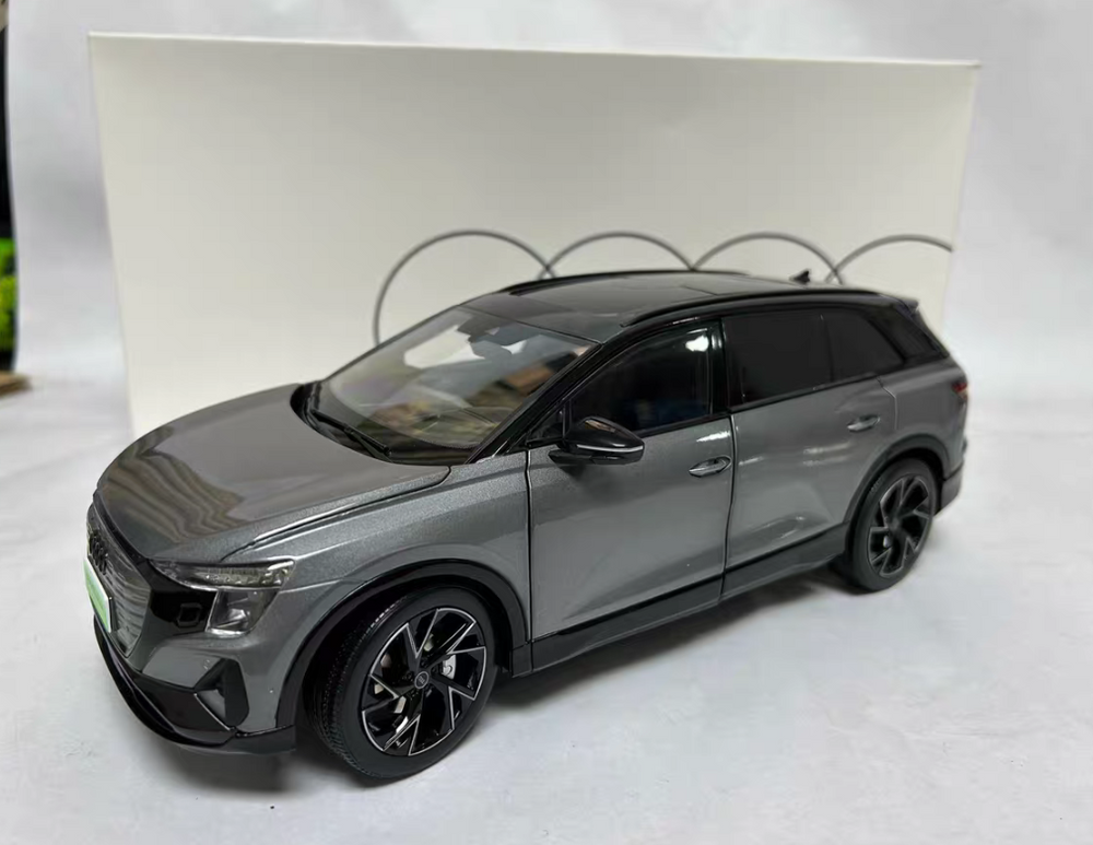 Original 1:18 Scale Audi Q5 e-tron Diecast Model Car β Full Alloy Body, Openable Doors, Working Steering Original 1:18 Scale Audi Q5 e-tron Diecast Model Car β Full Alloy Body, Openable Doors, Working Steering