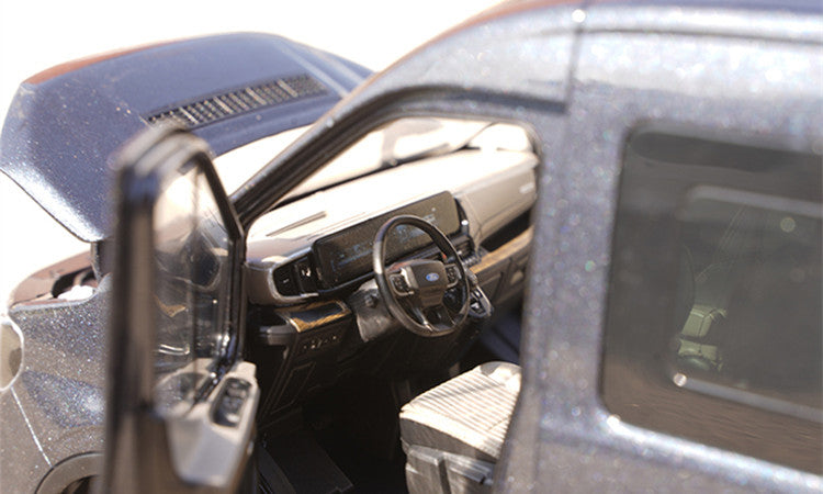 1:18 Scale Ford Transit T8 Business Van Diecast MPV Car Model – Alloy MPV Replica with Full Opening Doors, Steering, Suspension & Interior Details 1:18 Scale Ford Transit T8 Business Van Diecast MPV Car Model – Alloy MPV Replica with Full Opening Doors, Steering, Suspension & Interior Details