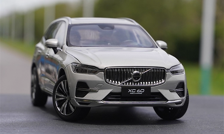High relistic 1:18 Volvo XC60 Diecast display Model – Premium Alloy SUV Replica with Opening Doors, Hood & Trunk High relistic 1:18 Volvo XC60 Diecast display Model – Premium Alloy SUV Replica with Opening Doors, Hood & Trunk