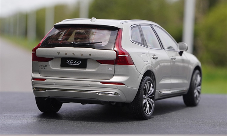 High relistic 1:18 Volvo XC60 Diecast display Model – Premium Alloy SUV Replica with Opening Doors, Hood & Trunk High relistic 1:18 Volvo XC60 Diecast display Model – Premium Alloy SUV Replica with Opening Doors, Hood & Trunk