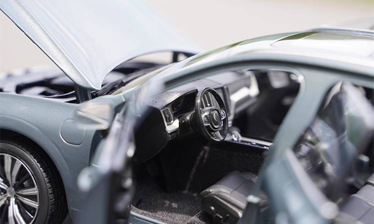 High relistic 1:18 Volvo XC60 Diecast display Model – Premium Alloy SUV Replica with Opening Doors, Hood & Trunk High relistic 1:18 Volvo XC60 Diecast display Model – Premium Alloy SUV Replica with Opening Doors, Hood & Trunk