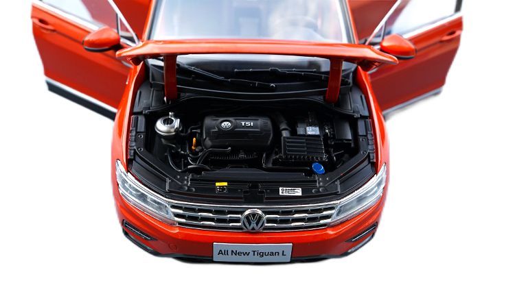 Original factory authentic 1:18 brand new TIGUAN L 2017 version diecast car model with small gift Original factory authentic 1:18 brand new TIGUAN L 2017 version diecast car model with small gift