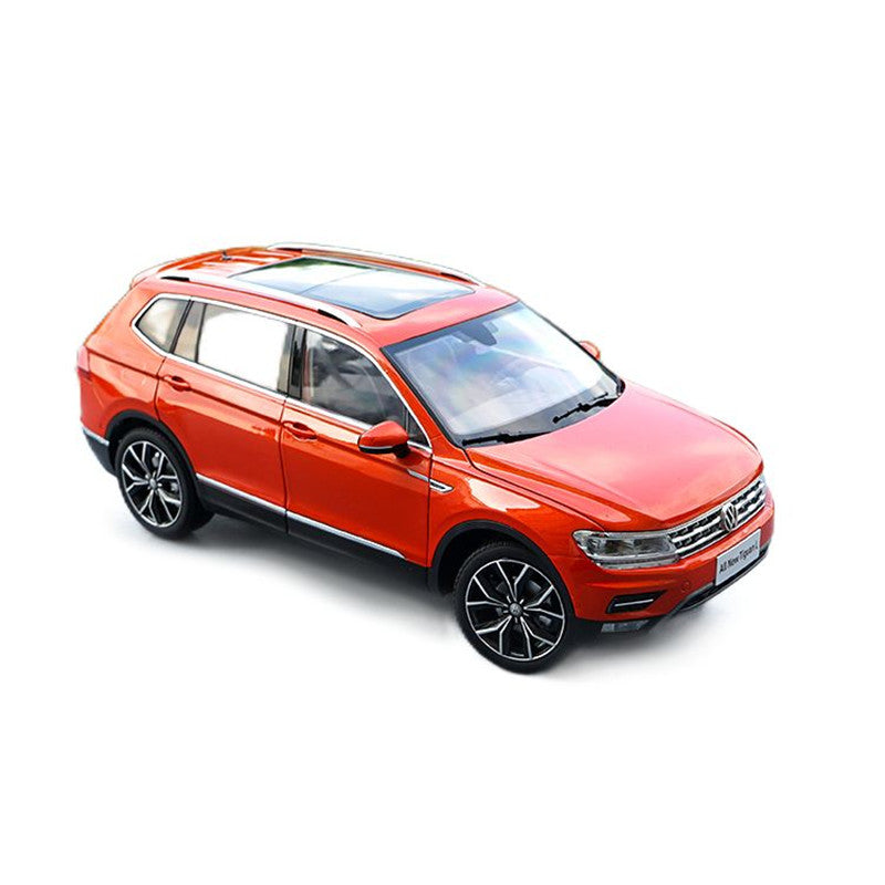Original factory authentic 1:18 brand new TIGUAN L 2017 version diecast car model with small gift Original factory authentic 1:18 brand new TIGUAN L 2017 version diecast car model with small gift