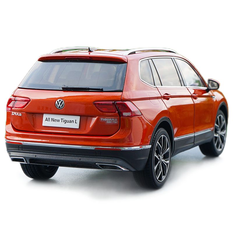 Original factory authentic 1:18 brand new TIGUAN L 2017 version diecast car model with small gift Original factory authentic 1:18 brand new TIGUAN L 2017 version diecast car model with small gift
