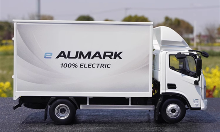 1:22 scale Foton Aumark iBlue Diecast Collectiable Cargo Truck Model 1:22 scale Foton Aumark iBlue Diecast Collectiable Cargo Truck Model