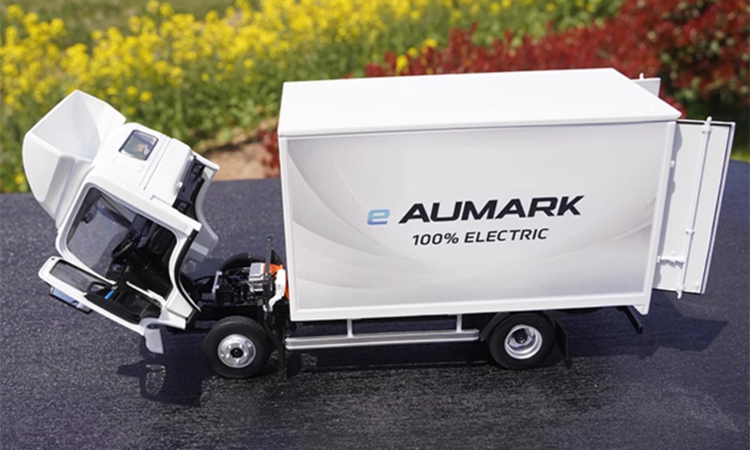 1:22 scale Foton Aumark iBlue Diecast Collectiable Cargo Truck Model 1:22 scale Foton Aumark iBlue Diecast Collectiable Cargo Truck Model
