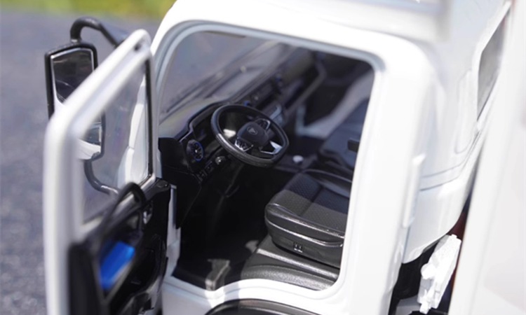 1:22 scale Foton Aumark iBlue Diecast Collectiable Cargo Truck Model 1:22 scale Foton Aumark iBlue Diecast Collectiable Cargo Truck Model