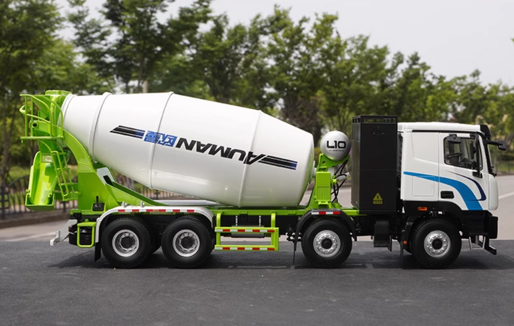 Original factory Authentic 1:24 Futian Auman Zhilan 8*4 diecast concrete mixer truck model alloy agitating lorry models Original factory Authentic 1:24 Futian Auman Zhilan 8*4 diecast concrete mixer truck model alloy agitating lorry models