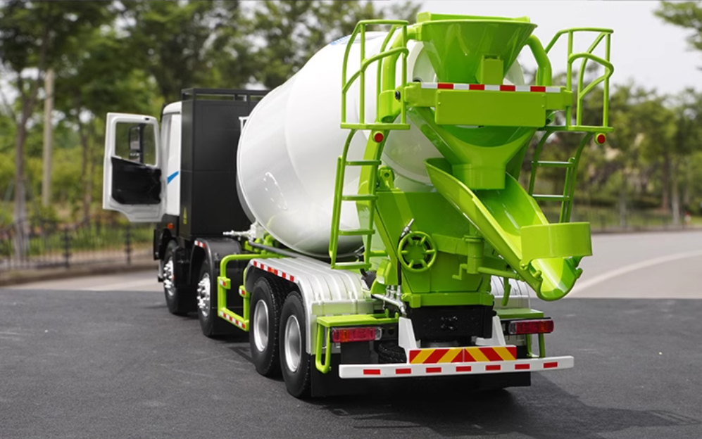Original factory Authentic 1:24 Futian Auman Zhilan 8*4 diecast concrete mixer truck model alloy agitating lorry models Original factory Authentic 1:24 Futian Auman Zhilan 8*4 diecast concrete mixer truck model alloy agitating lorry models