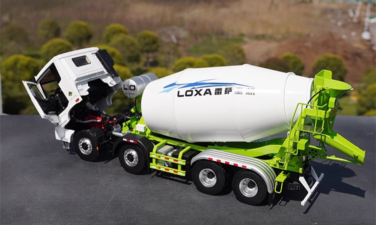 Authentic 1:24 Scale Foton Auman EST LOXA L10 8*4 Diecast Concrete Mixer Truck for Christmas gift,collection Authentic 1:24 Scale Foton Auman EST LOXA L10 8*4 Diecast Concrete Mixer Truck for Christmas gift,collection