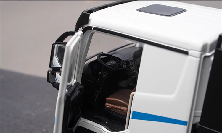 Authentic 1:24 Scale Foton Auman EST LOXA L10 8*4 Diecast Concrete Mixer Truck for Christmas gift,collection Authentic 1:24 Scale Foton Auman EST LOXA L10 8*4 Diecast Concrete Mixer Truck for Christmas gift,collection