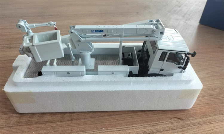 1:35 XCMG 18m Insulated Bucket Boom construction crane model – Alloy Folding Arm Crane Diecast Replica 1:35 XCMG 18m Insulated Bucket Boom construction crane model – Alloy Folding Arm Crane Diecast Replica