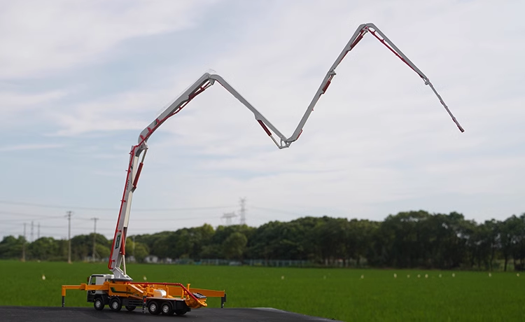 Original factory 1:35 XCMG Mercedes-Benz HB62V Diecast Concrete Pump Truck Model for gift, display, collection Original factory 1:35 XCMG Mercedes-Benz HB62V Diecast Concrete Pump Truck Model for gift, display, collection