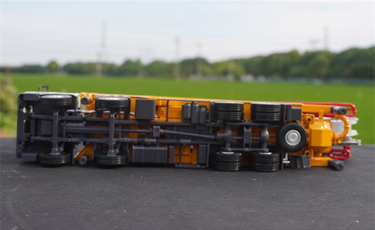 Original factory 1:35 XCMG Mercedes-Benz HB62V Diecast Concrete Pump Truck Model for gift, display, collection Original factory 1:35 XCMG Mercedes-Benz HB62V Diecast Concrete Pump Truck Model for gift, display, collection