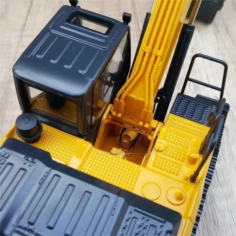 High quality Authentic 1:35 Howo HE215 Diecast excavator model for gifts High quality Authentic 1:35 Howo HE215 Diecast excavator model for gifts