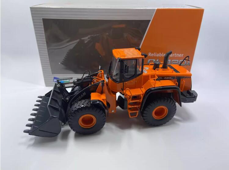 1:40 Model Doosan DL420A Diecast wheel loader scale model construction machinery model 1:40 Model Doosan DL420A Diecast wheel loader scale model construction machinery model