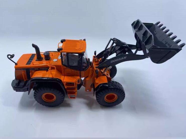 1:40 Model Doosan DL420A Diecast wheel loader scale model construction machinery model 1:40 Model Doosan DL420A Diecast wheel loader scale model construction machinery model