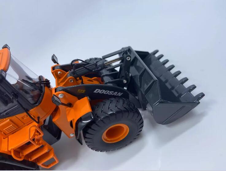 1:40 Model Doosan DL420A Diecast wheel loader scale model construction machinery model 1:40 Model Doosan DL420A Diecast wheel loader scale model construction machinery model