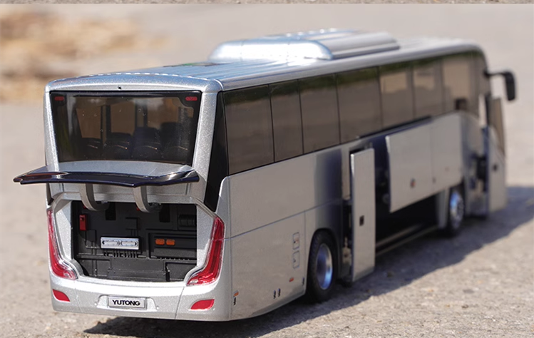High quality 1:42 Yutong T12E Overseas Edition Alloy Tourist Bus Model for birthday gift, collection, display High quality 1:42 Yutong T12E Overseas Edition Alloy Tourist Bus Model for birthday gift, collection, display