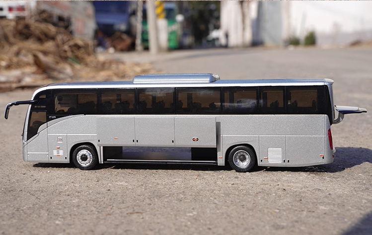 High quality 1:42 Yutong T12E Overseas Edition Alloy Tourist Bus Model for birthday gift, collection, display High quality 1:42 Yutong T12E Overseas Edition Alloy Tourist Bus Model for birthday gift, collection, display