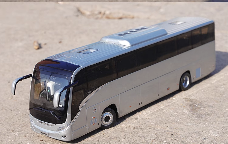 High quality 1:42 Yutong T12E Overseas Edition Alloy Tourist Bus Model for birthday gift, collection, display High quality 1:42 Yutong T12E Overseas Edition Alloy Tourist Bus Model for birthday gift, collection, display