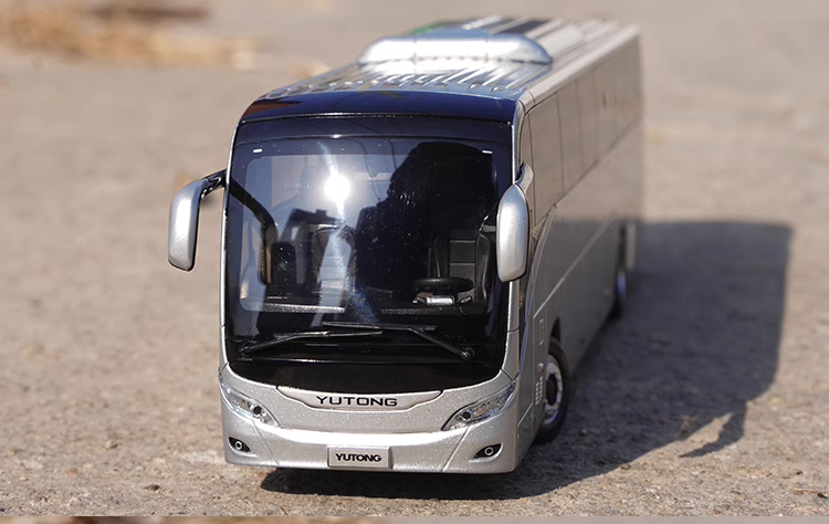 High quality 1:42 Yutong T12E Overseas Edition Alloy Tourist Bus Model for birthday gift, collection, display High quality 1:42 Yutong T12E Overseas Edition Alloy Tourist Bus Model for birthday gift, collection, display