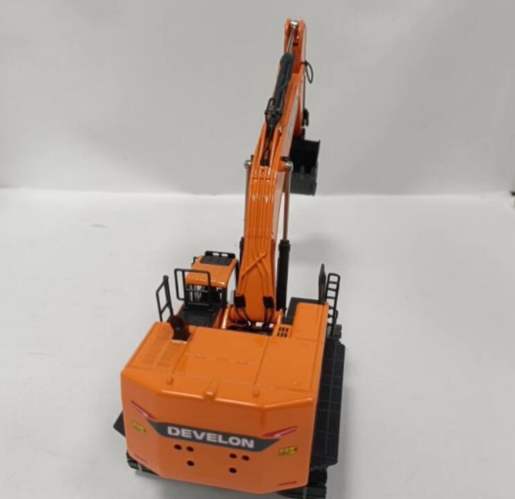 1:50 Doosan DEVELON new DX800 excavator scale model alloy excavator model for gift, toy 1:50 Doosan DEVELON new DX800 excavator scale model alloy excavator model for gift, toy