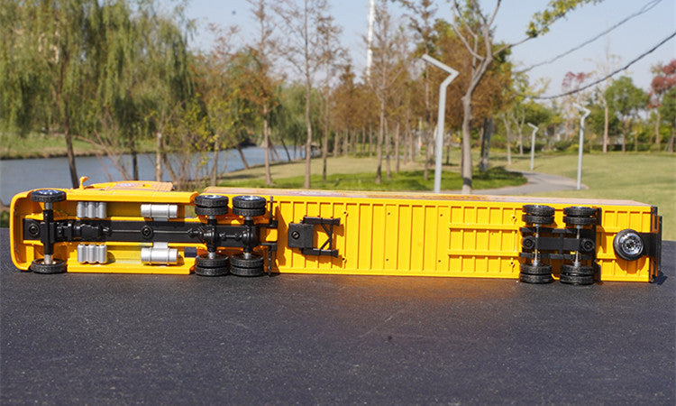 1:64 Volvo Freightliner American-Style Long Nose Container Truck | Diecast Alloy Model with Detachable Trailer 1:64 Volvo Freightliner American-Style Long Nose Container Truck | Diecast Alloy Model with Detachable Trailer