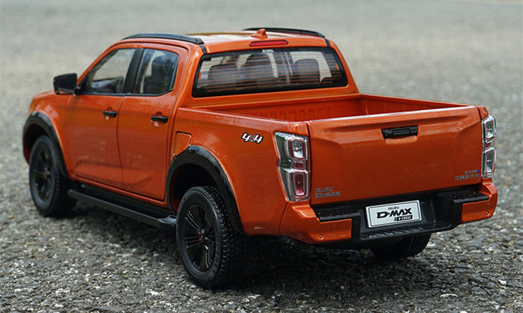 Premium Alloy 1:18 Scale Original ISUZU D-MAX 2023 Version collectible diecast Pickup Truck Model with Opening Doors and Detailed Interior Premium Alloy 1:18 Scale Original ISUZU D-MAX 2023 Version collectible diecast Pickup Truck Model with Opening Doors and Detailed Interior