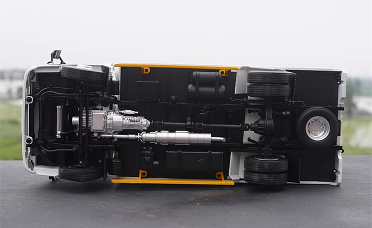 Original factory 1:18 Isuzu Yifang Wing ES diecast light truck model for gift, collection Original factory 1:18 Isuzu Yifang Wing ES diecast light truck model for gift, collection