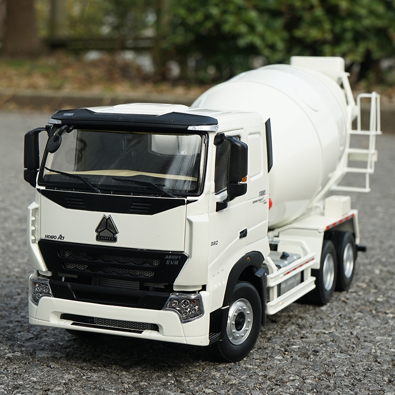 Authentic 1:24 Sinotruk HOWO A7 diecast concrete mixer truck models metal cement agitating lorry model for gift Authentic 1:24 Sinotruk HOWO A7 diecast concrete mixer truck models metal cement agitating lorry model for gift