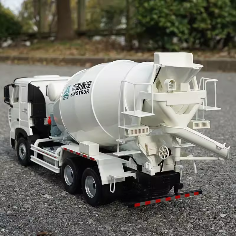 Authentic 1:24 Sinotruk HOWO A7 diecast concrete mixer truck models metal cement agitating lorry model for gift Authentic 1:24 Sinotruk HOWO A7 diecast concrete mixer truck models metal cement agitating lorry model for gift