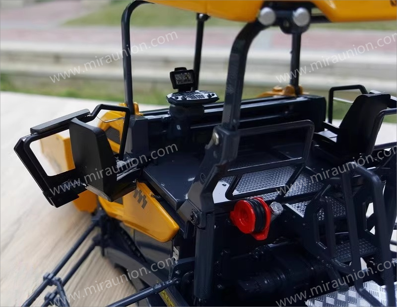 Original factory 1:35 XCMG RP1005T diecast paver model alloy engineering machinery model for gift, toys Original factory 1:35 XCMG RP1005T diecast paver model alloy engineering machinery model for gift, toys