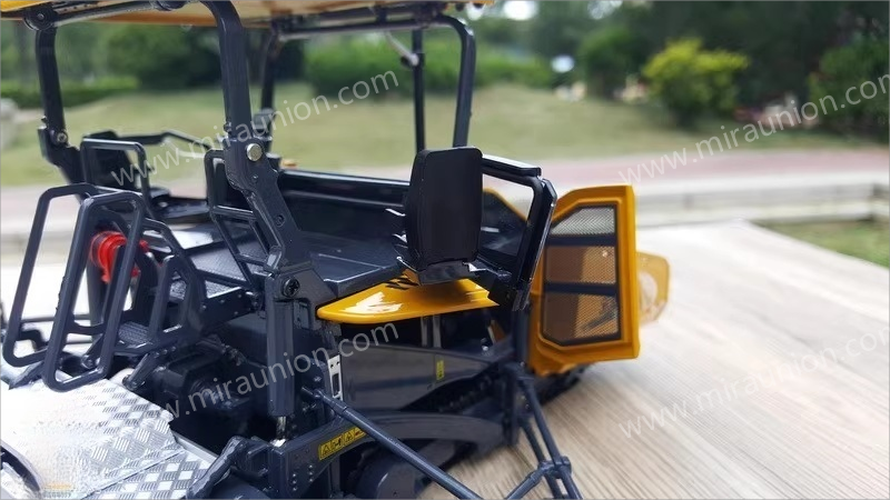 Original factory 1:35 XCMG RP1005T diecast paver model alloy engineering machinery model for gift, toys Original factory 1:35 XCMG RP1005T diecast paver model alloy engineering machinery model for gift, toys