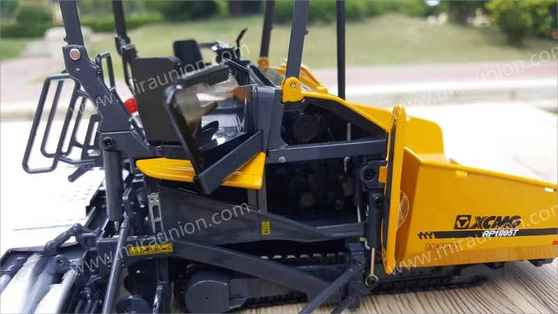 Original factory 1:35 XCMG RP1005T diecast paver model alloy engineering machinery model for gift, toys Original factory 1:35 XCMG RP1005T diecast paver model alloy engineering machinery model for gift, toys