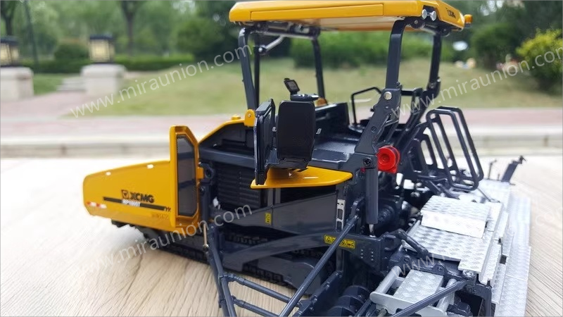 Original factory 1:35 XCMG RP1005T diecast paver model alloy engineering machinery model for gift, toys Original factory 1:35 XCMG RP1005T diecast paver model alloy engineering machinery model for gift, toys