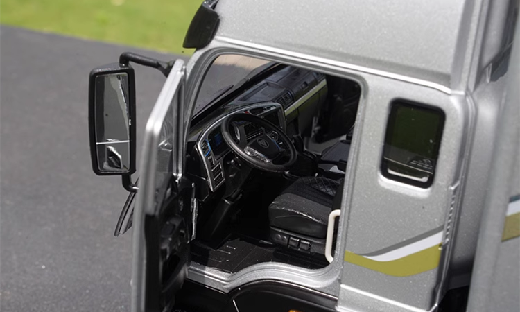 1:23 Scale Foton Auman Diecast Box Truck Model, alloy Heavy-Duty Logistics Cargo Truck miniature for gift, collection 1:23 Scale Foton Auman Diecast Box Truck Model, alloy Heavy-Duty Logistics Cargo Truck miniature for gift, collection