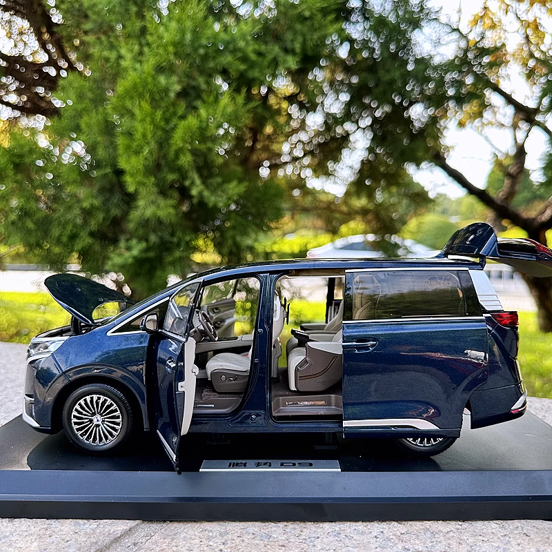 High quality collectible 1/18 Scale BYD Denza D9 MPV diecast car model for gift High quality collectible 1/18 Scale BYD Denza D9 MPV diecast car model for gift