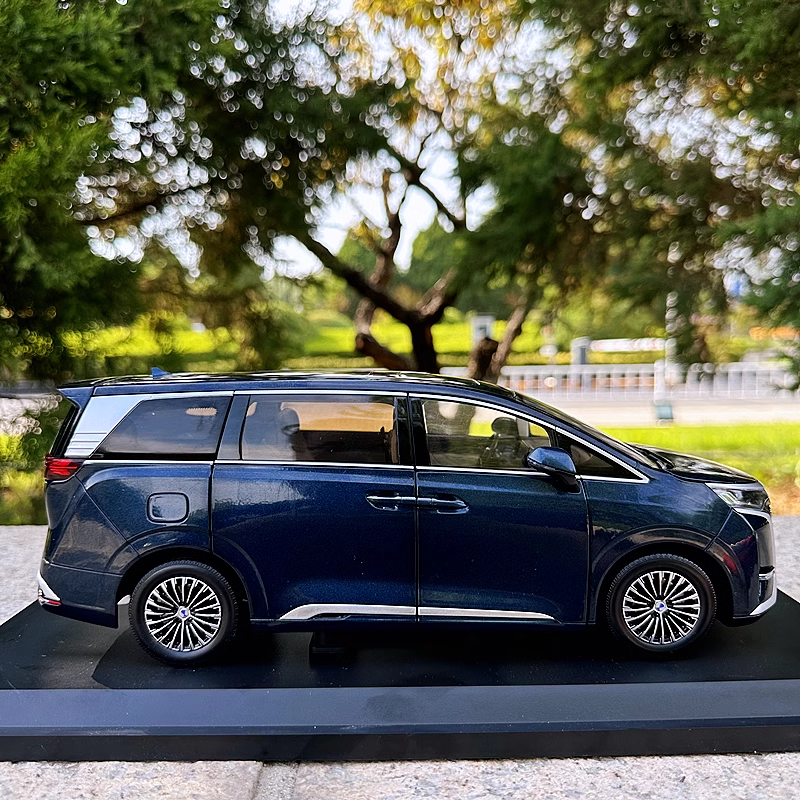 High quality collectible 1/18 Scale BYD Denza D9 MPV diecast car model for gift High quality collectible 1/18 Scale BYD Denza D9 MPV diecast car model for gift