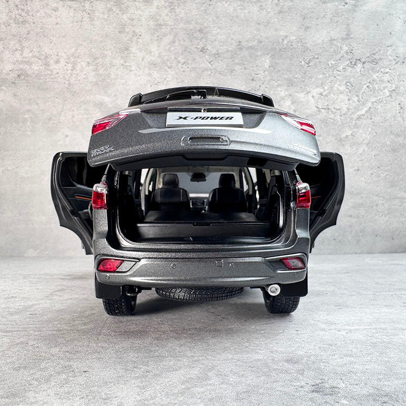 Collectible 1:18 ISUZU MU-X Off-Road SUV Diecast car Model with high details Collectible 1:18 ISUZU MU-X Off-Road SUV Diecast car Model with high details