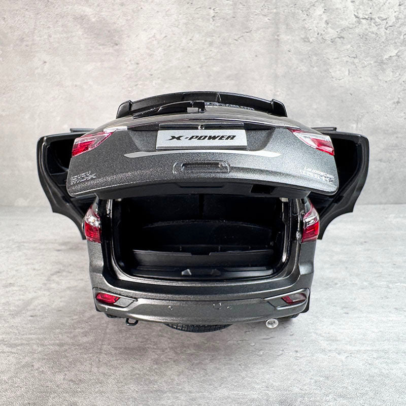 Collectible 1:18 ISUZU MU-X Off-Road SUV Diecast car Model with high details Collectible 1:18 ISUZU MU-X Off-Road SUV Diecast car Model with high details