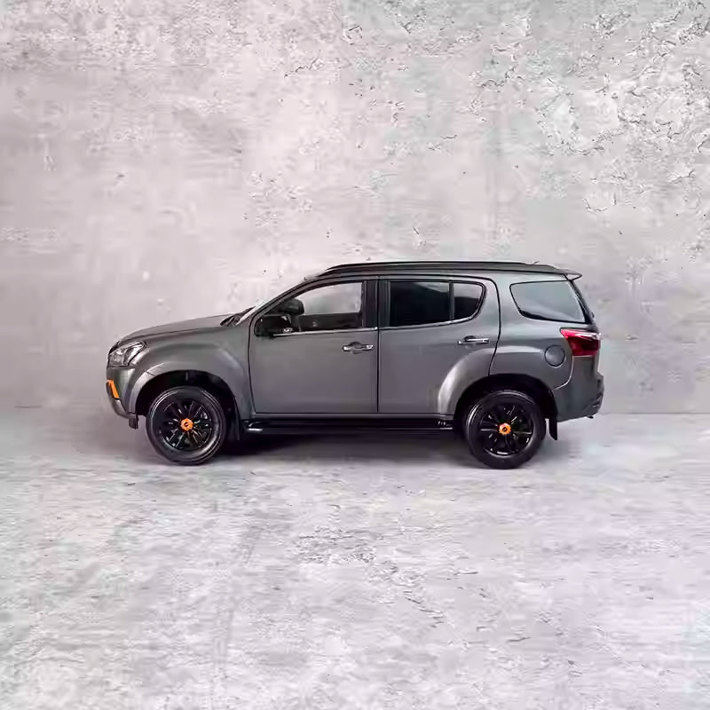 Collectible 1:18 ISUZU MU-X Off-Road SUV Diecast car Model with high details Collectible 1:18 ISUZU MU-X Off-Road SUV Diecast car Model with high details