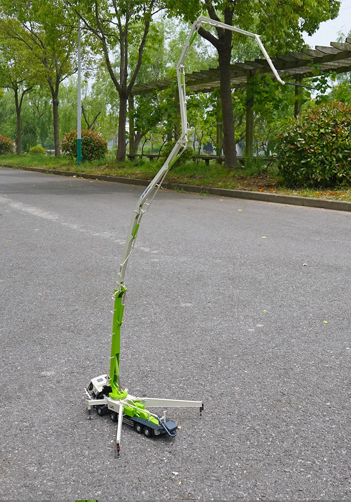 Collectible 1:35 Foton LOXA EST L10 Alloy Pump Truck Model with movable axles, tiltable hood, and extendable legs! Collectible 1:35 Foton LOXA EST L10 Alloy Pump Truck Model with movable axles, tiltable hood, and extendable legs!