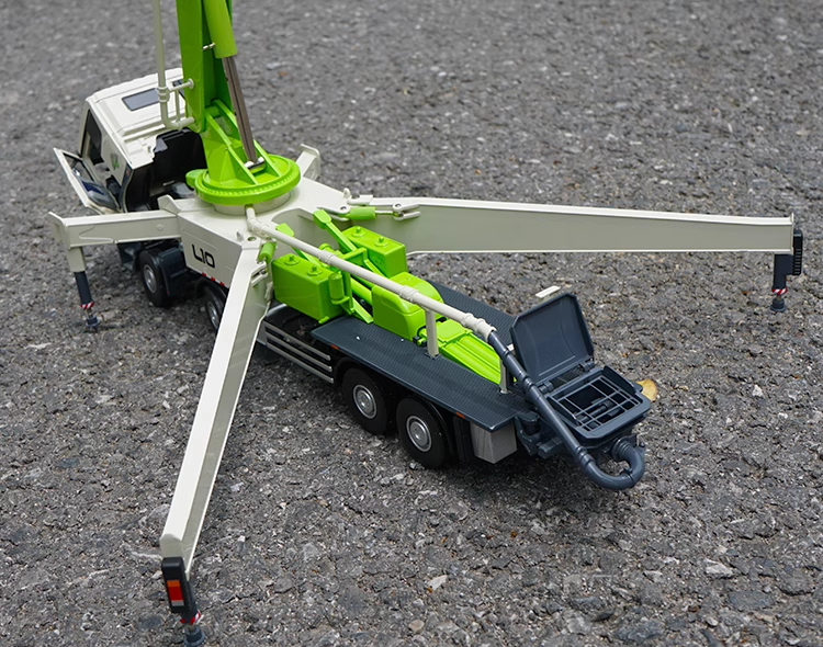 Collectible 1:35 Foton LOXA EST L10 Alloy Pump Truck Model with movable axles, tiltable hood, and extendable legs! Collectible 1:35 Foton LOXA EST L10 Alloy Pump Truck Model with movable axles, tiltable hood, and extendable legs!