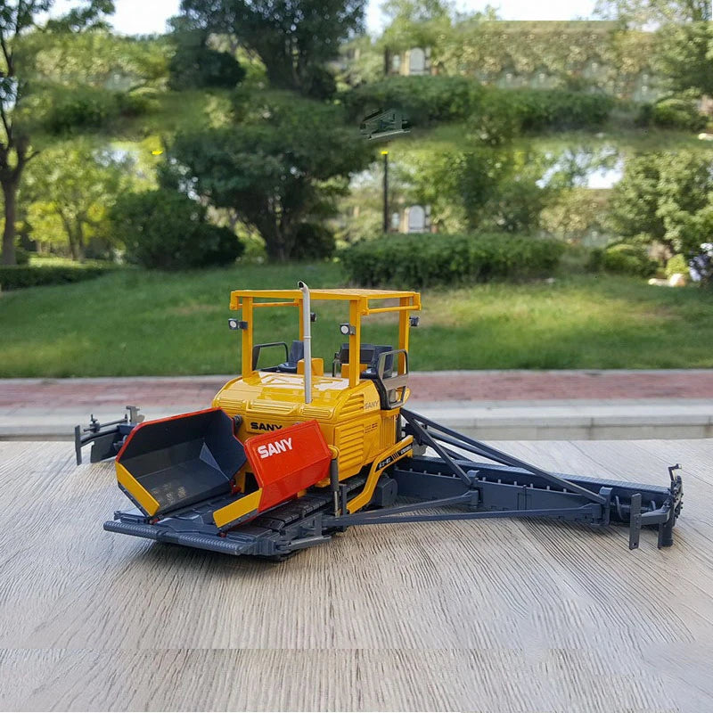 1:35 Scale1:35 Sany LIU120II Diecast Paver Model for Collection Souvenir Display Ornaments 1:35 Scale1:35 Sany LIU120II Diecast Paver Model for Collection Souvenir Display Ornaments