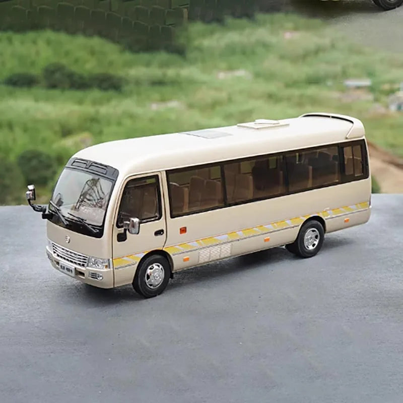 Original Factory 1:24 Golden Dragon Diecast Minibus Model, Alloy Mid-size Collectible Coach Miniature for Gift, Promotion Original Factory 1:24 Golden Dragon Diecast Minibus Model, Alloy Mid-size Collectible Coach Miniature for Gift, Promotion