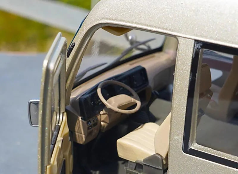 Original Factory 1:24 Golden Dragon Diecast Minibus Model, Alloy Mid-size Collectible Coach Miniature for Gift, Promotion Original Factory 1:24 Golden Dragon Diecast Minibus Model, Alloy Mid-size Collectible Coach Miniature for Gift, Promotion